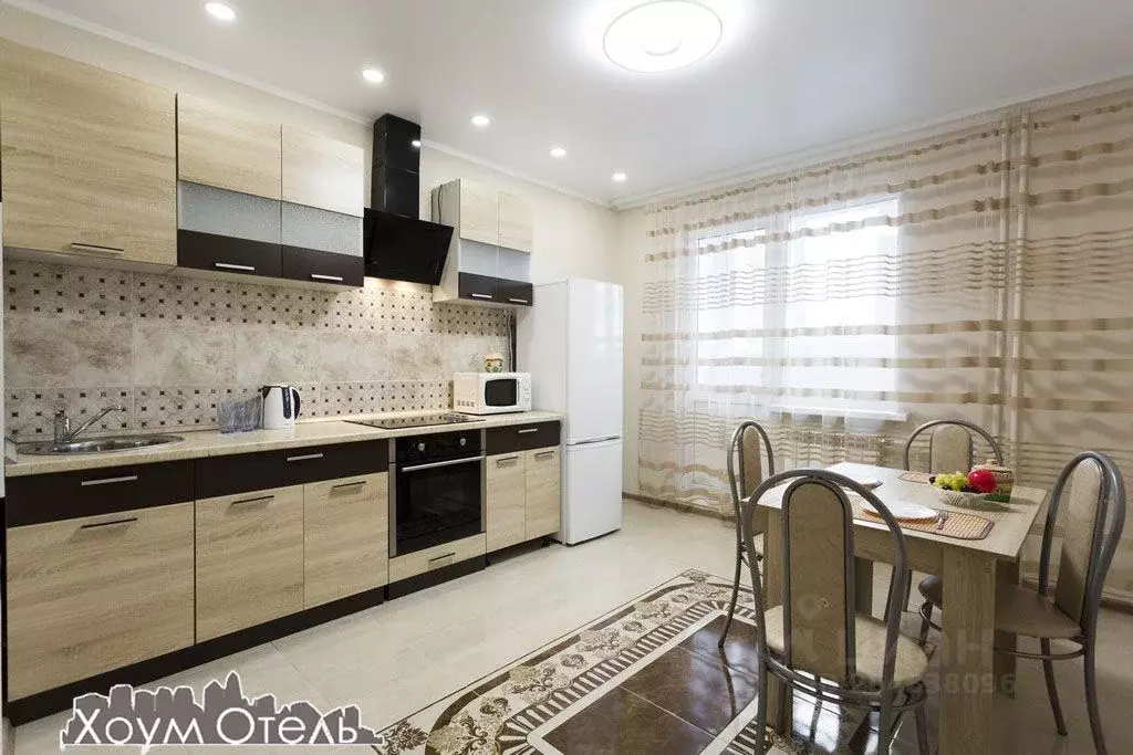 3-к кв. Оренбургская область, Оренбург ул. Аксакова, 28 (90.0 м) - Фото 0
