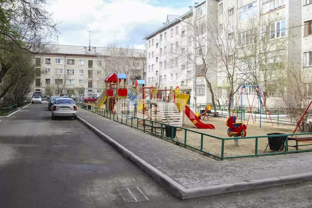 3-комнатная квартира: Тюмень, улица Серова, 19 (50 м) - Фото 2