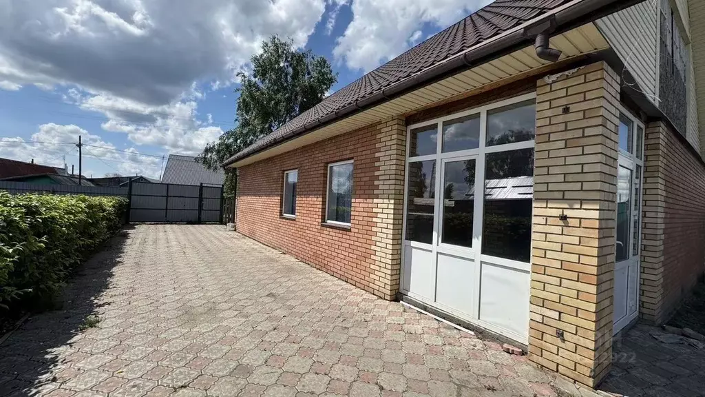 Дом в Омская область, Любинский район, Красный Яр рп Заводская ул. ... - Фото 1
