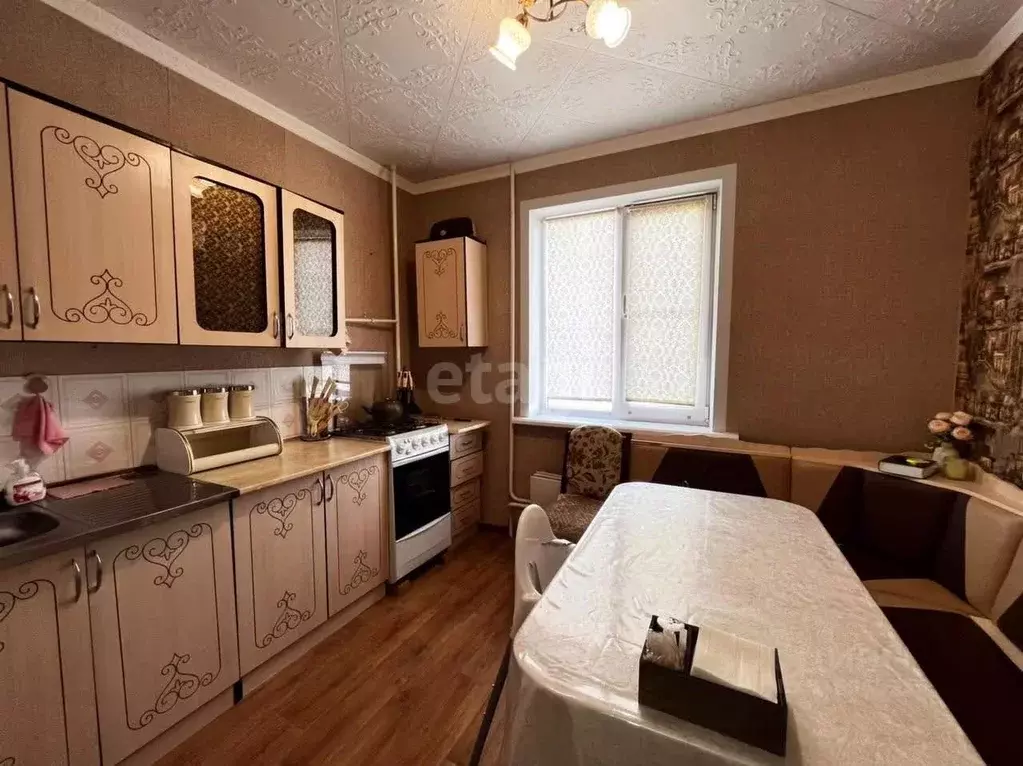 2-к кв. Карачаево-Черкесия, Черкесск Октябрьская ул., 32 (51.2 м) - Фото 0