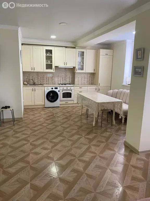 3-комнатная квартира: Махачкала, Заморская улица, 17Б (89 м) - Фото 0