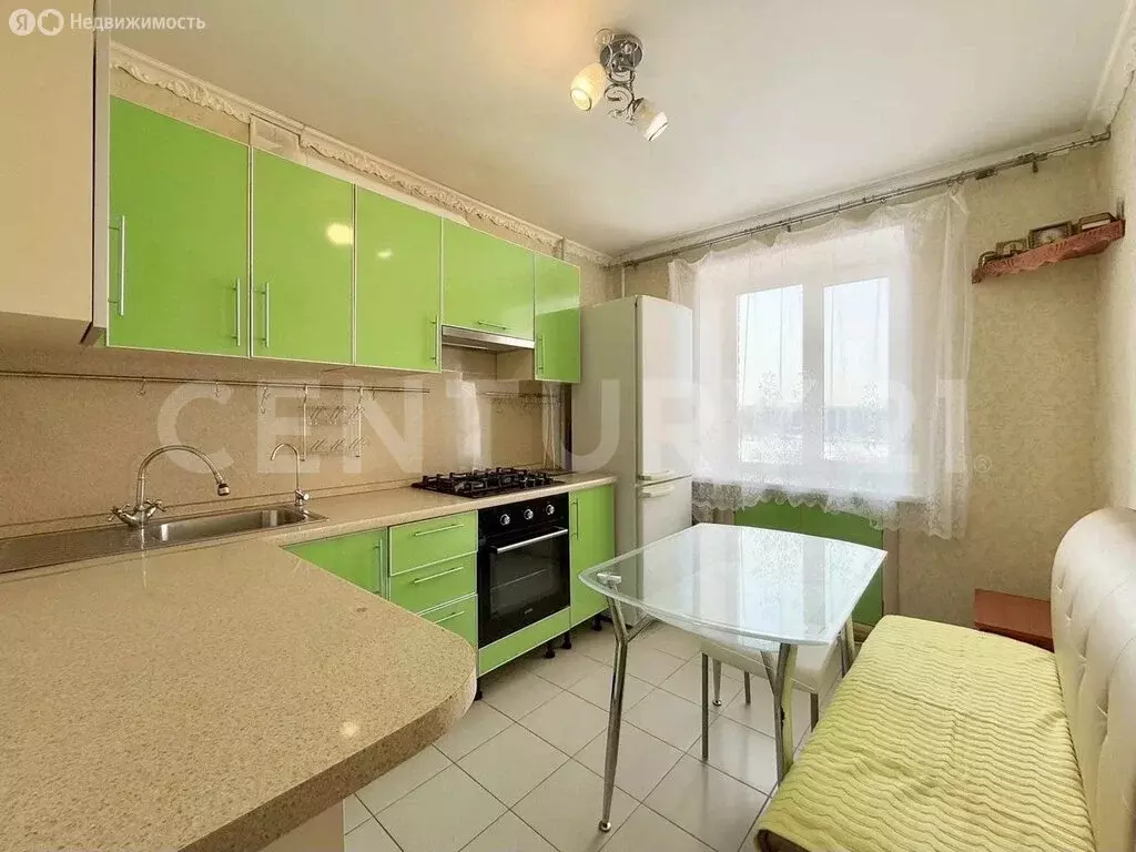 3-комнатная квартира: Чебоксары, улица Чапаева, 4 (76.4 м) - Фото 1