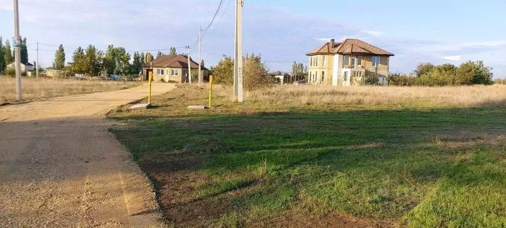 Участок в Крым, Сакский район, с. Фрунзе ул. Российская (10.0 сот.) - Фото 1