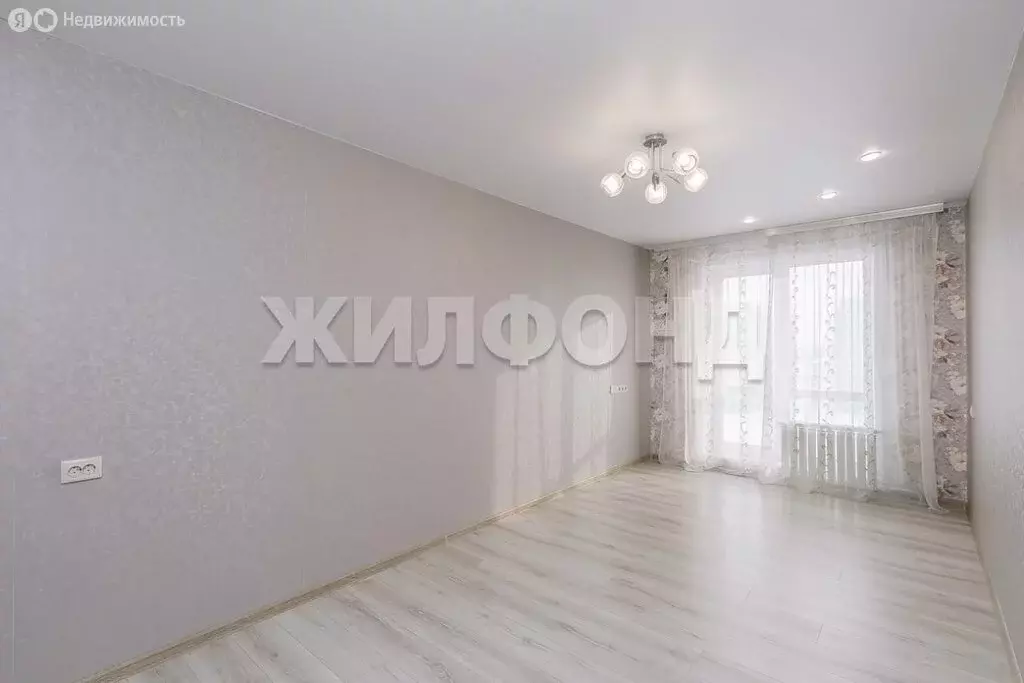 3-комнатная квартира: Новосибирск, улица Николая Сотникова, 16 (58 м) - Фото 1