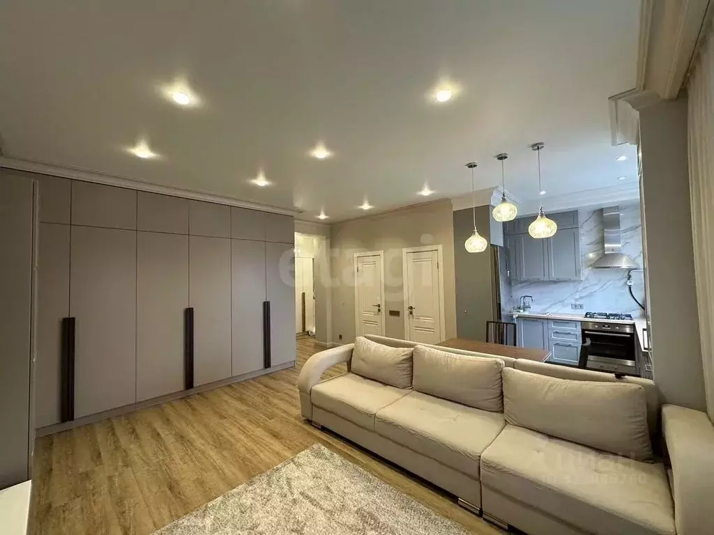 3-к кв. Челябинская область, Челябинск просп. Ленина, 33 (75.0 м) - Фото 1