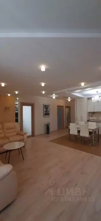 4-к кв. Омская область, Омск ул. Петра Ильичева, 1к2 (91.0 м) - Фото 1