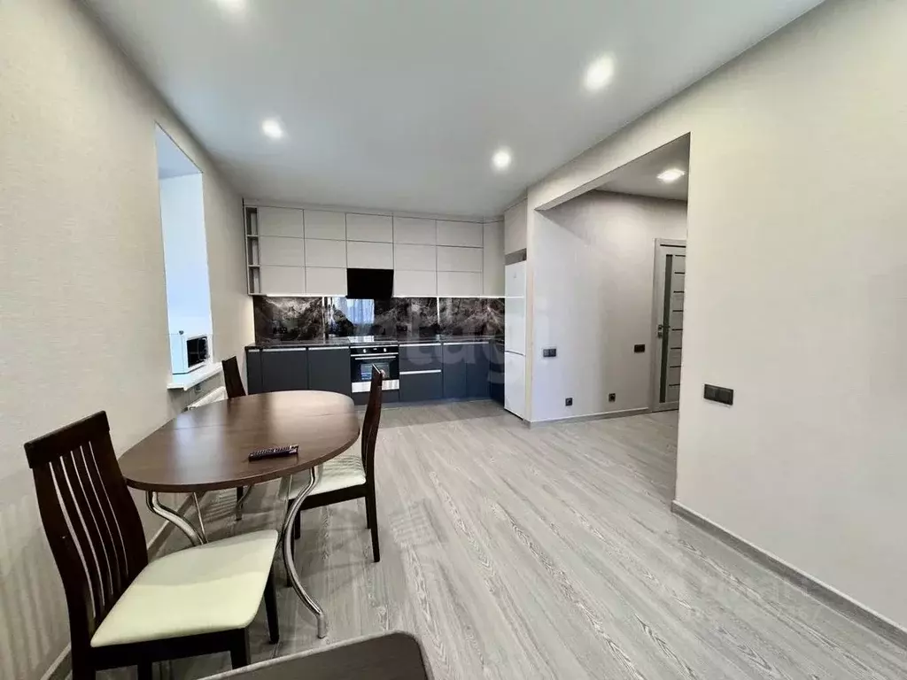 1-к кв. Тюменская область, Тюмень ул. Республики, 204к7 (45.0 м) - Фото 2