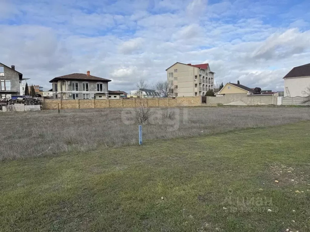Участок в Крым, Евпатория городской округ, Заозерное пгт ул. Морская ... - Фото 1