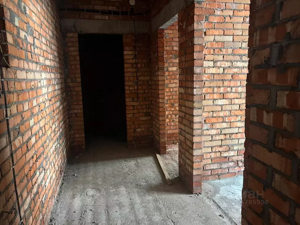 2-к кв. Северная Осетия, Владикавказ ул. Курсантов-Кировцев, 25К (63.3 ... - Фото 0