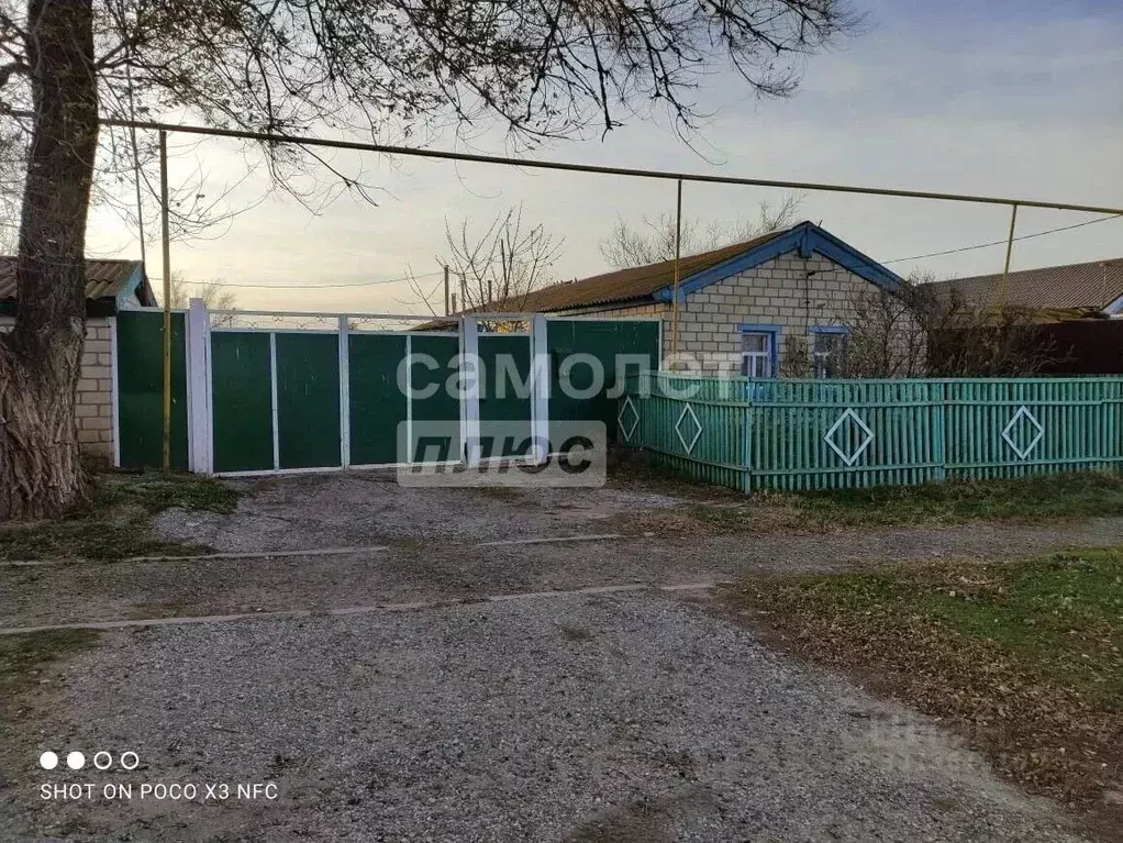 Дом в Калмыкия, Целинный район, с. Вознесеновка ул. Победы (60 м) - Фото 1
