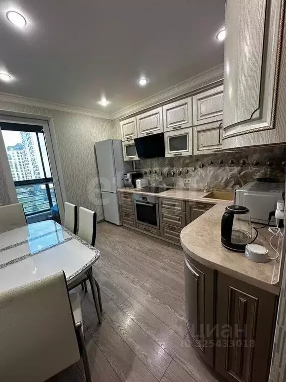 3-к кв. Тюменская область, Тюмень ул. 50 лет Октября, 57Б (95.0 м) - Фото 1