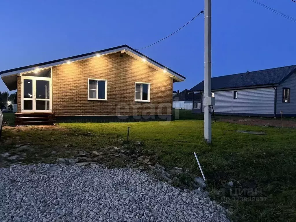 Дом в Кировская область, Кирово-Чепецкий район, с. Кстинино ул. ... - Фото 1