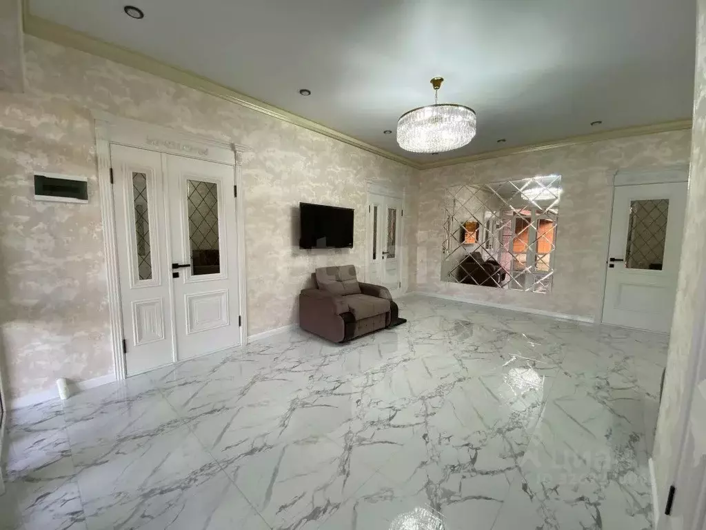 Дом в Ингушетия, Назрановский район, с. Али-Юрт ул. И.Б. Зязикова (210 ... - Фото 1