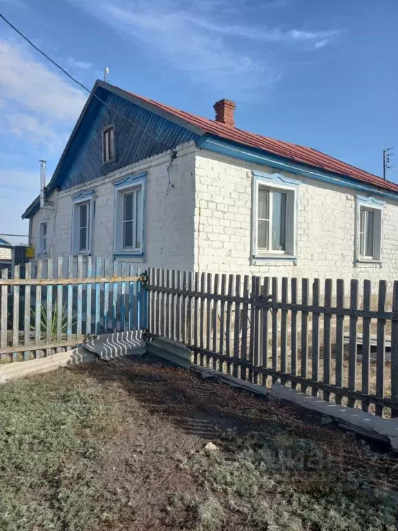 Дом в Волгоградская область, Урюпинский район, Котовский хут. пер. ... - Фото 1