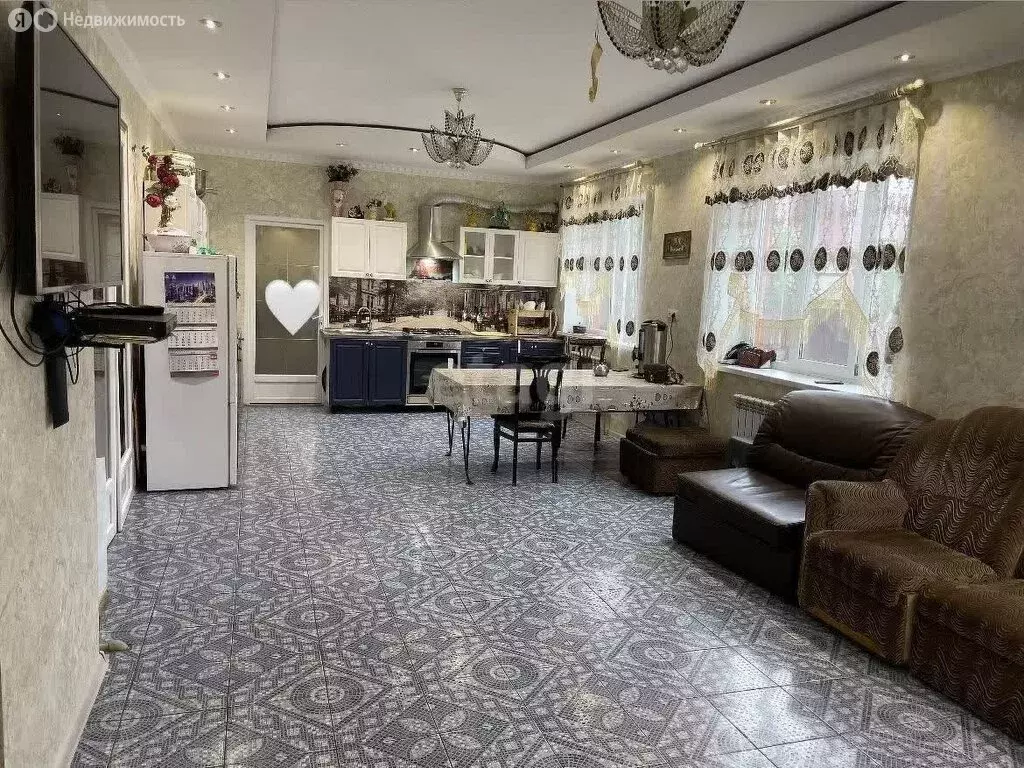 Дом в посёлок Новосадовый, Виноградная улица (215 м) - Фото 1