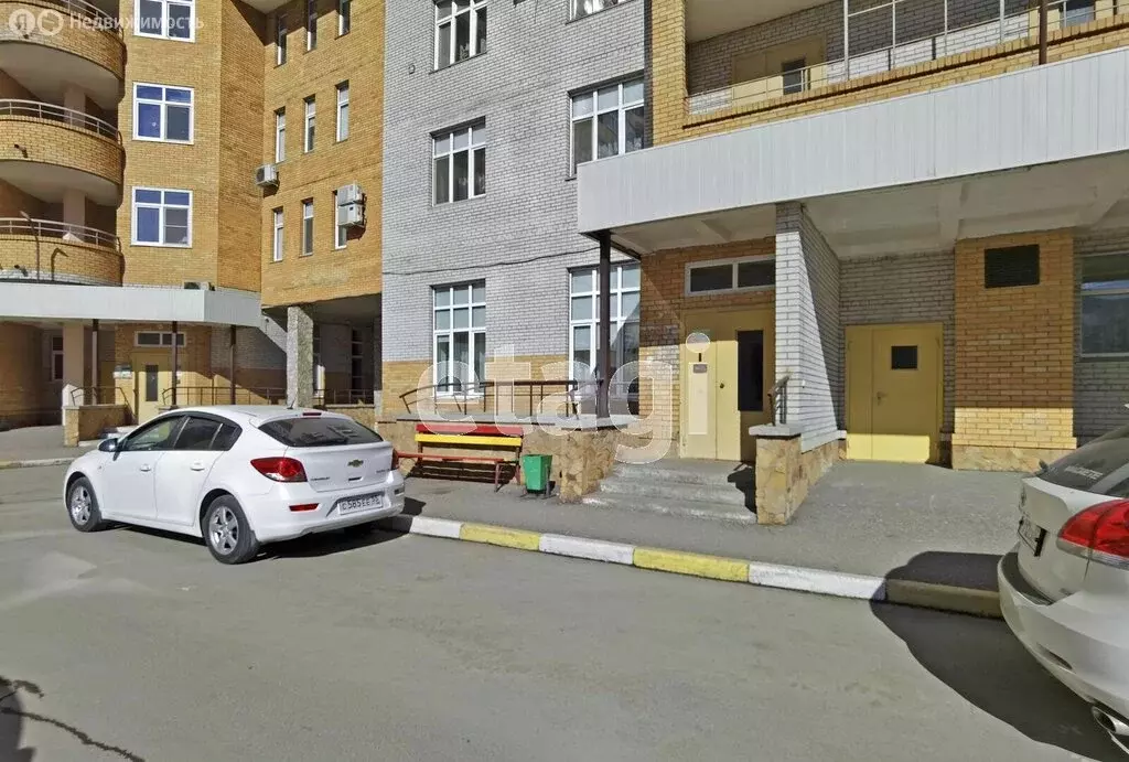 2-комнатная квартира: Омск, улица Сазонова, 33 (62 м) - Фото 0