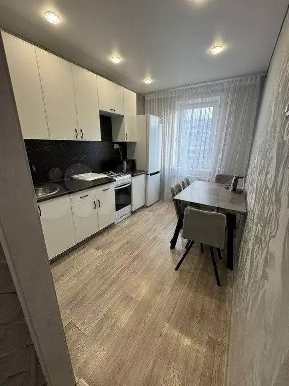 2-к. квартира, 52 м, 4/9 эт. - Фото 0