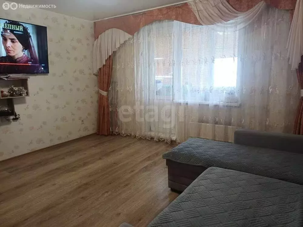 2-комнатная квартира: Чебаркуль, Октябрьская улица, 9Б (56.5 м) - Фото 1