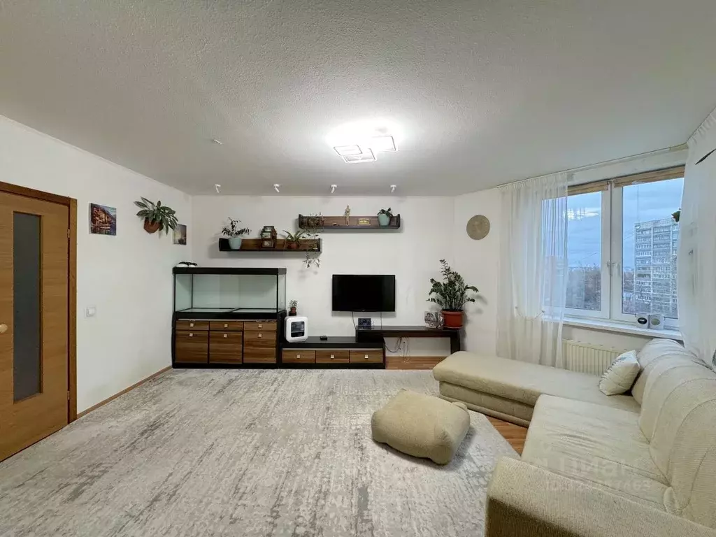 2-к кв. Свердловская область, Екатеринбург ул. Уральская, 75 (70.0 м) - Фото 1