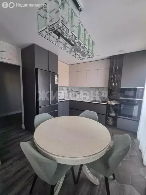 3-комнатная квартира: Новосибирск, Красный проспект, 323/2 (115.4 м) - Фото 0