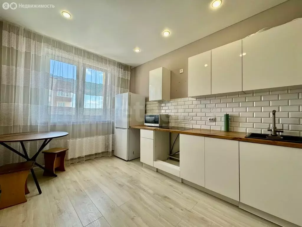 1-комнатная квартира: Тюмень, улица Фармана Салманова, 4 (35.9 м) - Фото 0