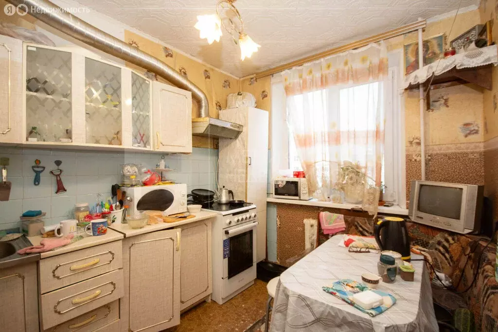 3-комнатная квартира: Тюмень, улица Свердлова, 22 (68 м) - Фото 1