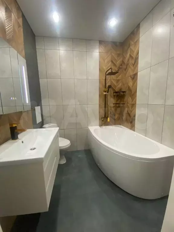 2-к. квартира, 70 м, 13/24 эт. - Фото 1