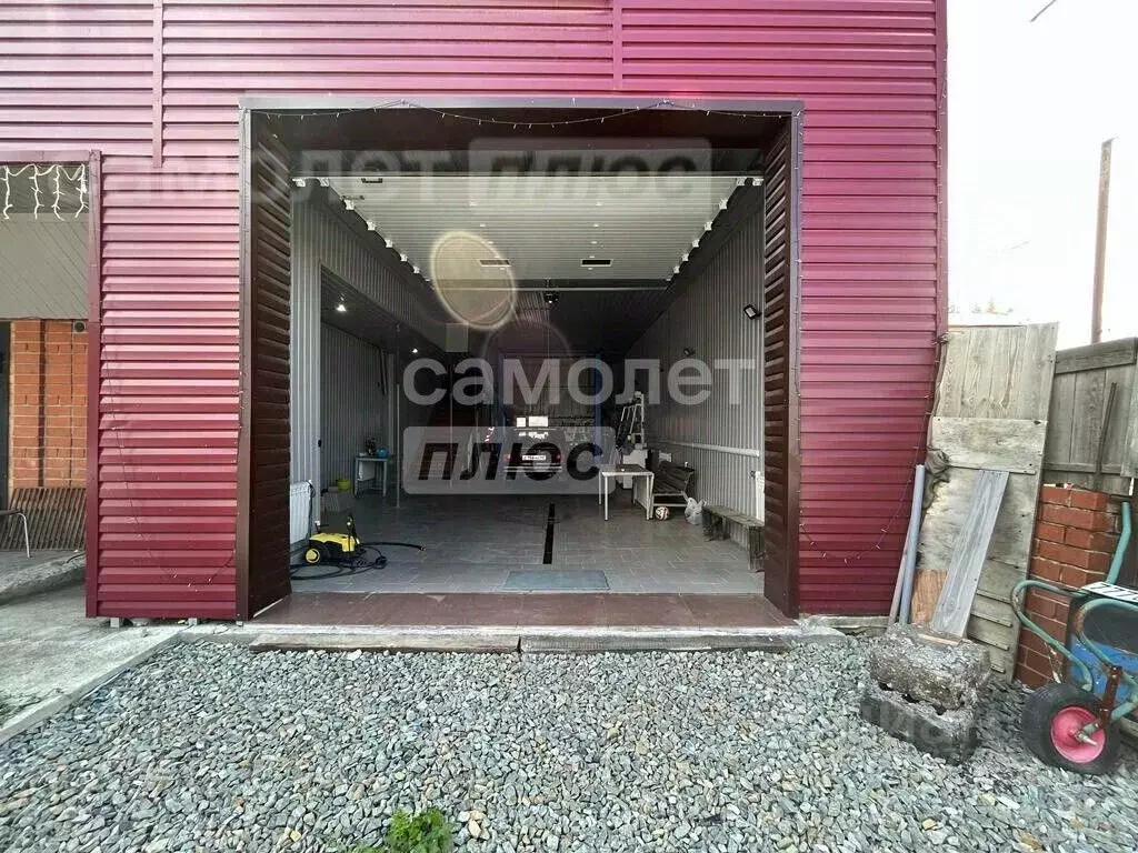 Дом в Свердловская область, Артемовский Западный кв-л, 6 (220 м) - Фото 1