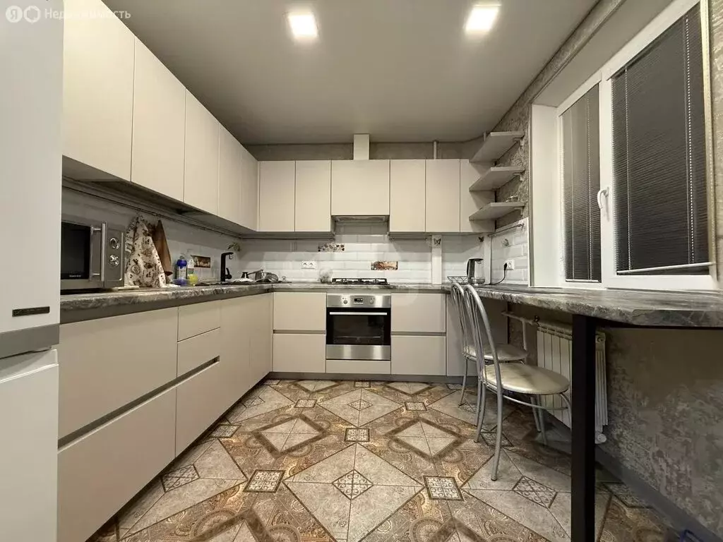 3-комнатная квартира: Белгород, улица 5 Августа, 1 (73 м) - Фото 2