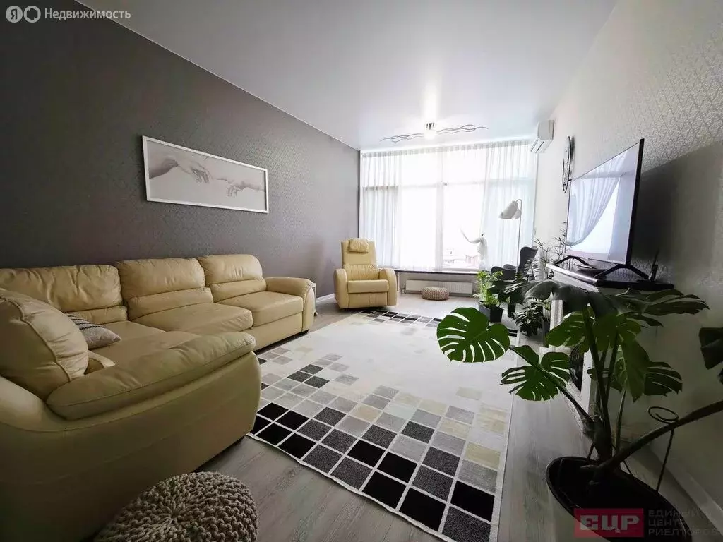 3-комнатная квартира: село Мысхако, улица имени Георгия Соколова, 15 ... - Фото 2