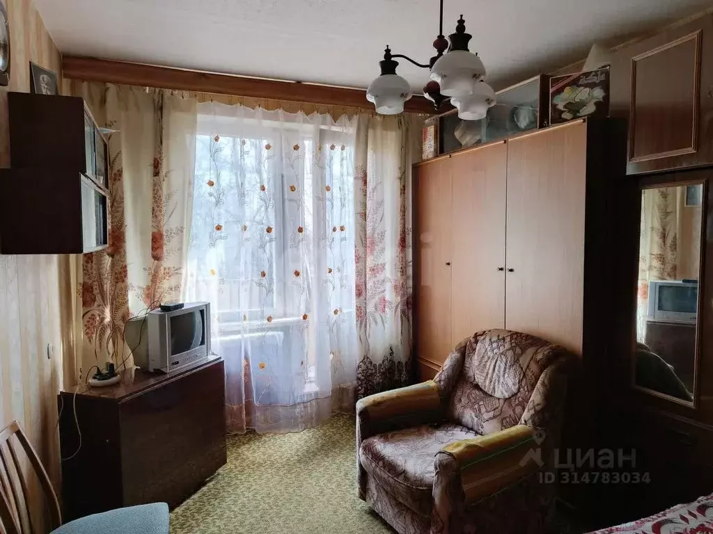 2-к кв. Псковская область, Остров ул. ДОС, 18 (47.1 м) - Фото 1