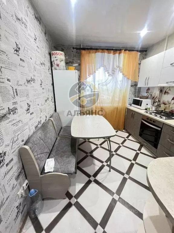 2-к кв. Ямало-Ненецкий АО, Новый Уренгой Надымская ул., 5А (57.3 м) - Фото 2