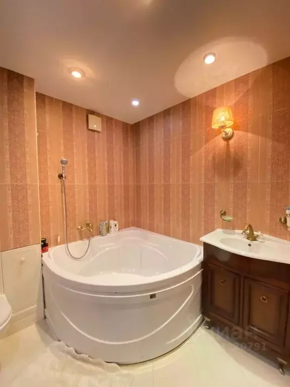 2-к кв. Волгоградская область, Волгоград Колосовая ул., 12 (70.7 м) - Фото 1