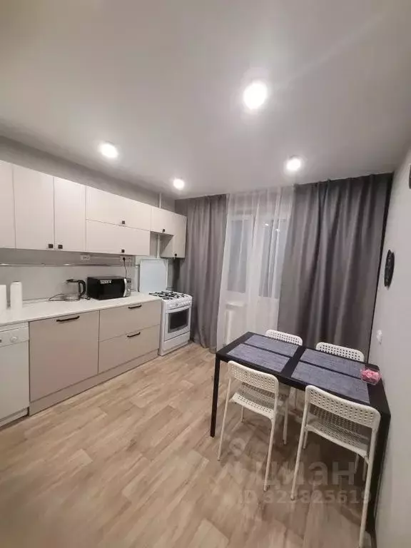 3-к кв. Псковская область, Псков Рижский просп., 85А (72.0 м) - Фото 1