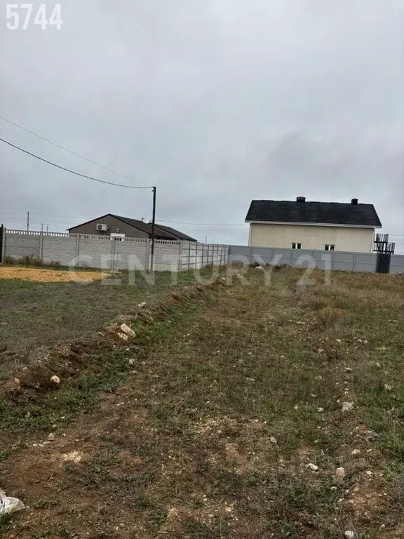 Участок в Крым, Сакский район, Молочненское с/пос, с. Витино ул. ... - Фото 1