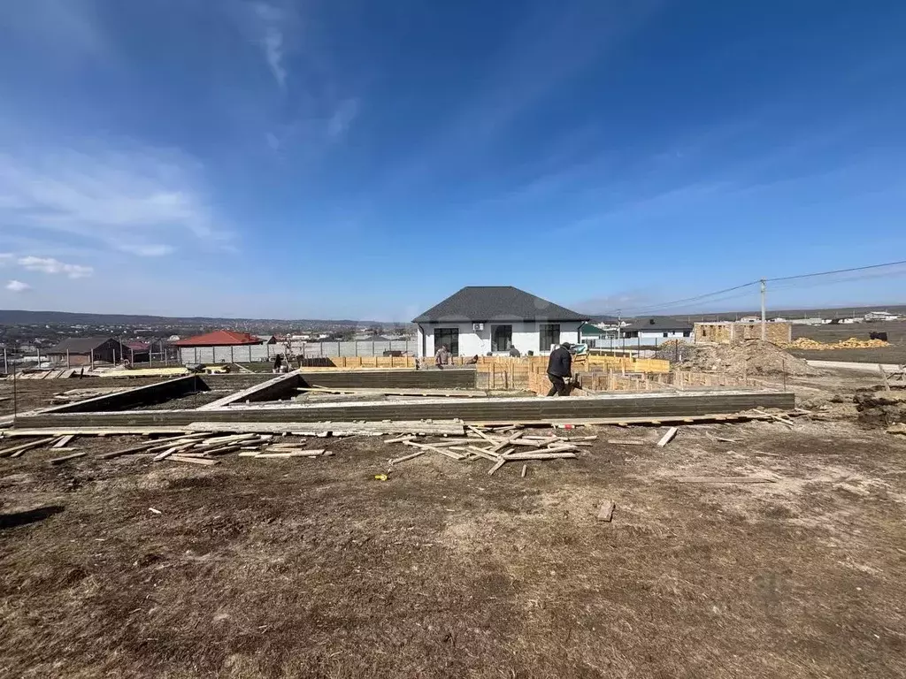 Дом в Крым, Симферопольский район, с. Доброе ул. Яшлык (100 м) - Фото 1