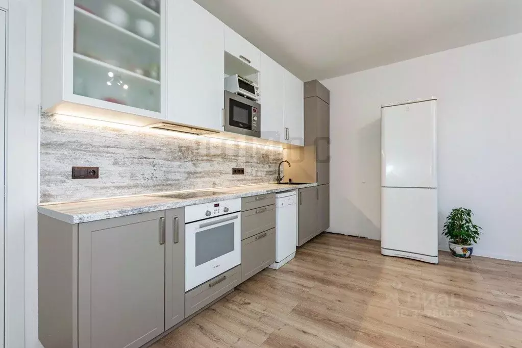 3-к кв. Свердловская область, Екатеринбург ул. Блюхера, 40А (81.1 м) - Фото 2