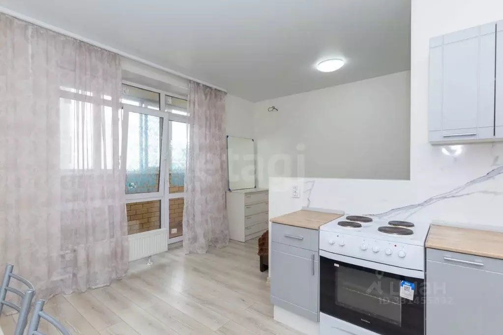 Студия Тюменская область, Тюмень ул. Тимофея Чаркова, 81к2 (33.8 м) - Фото 1