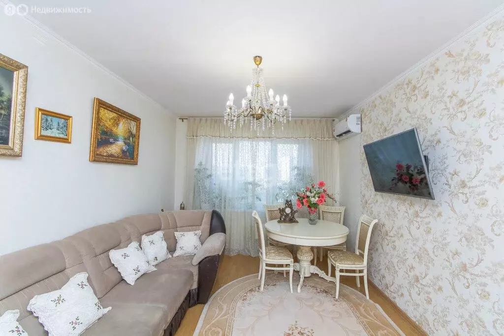 3-комнатная квартира: Тюмень, улица Домостроителей, 12А (66.3 м) - Фото 1
