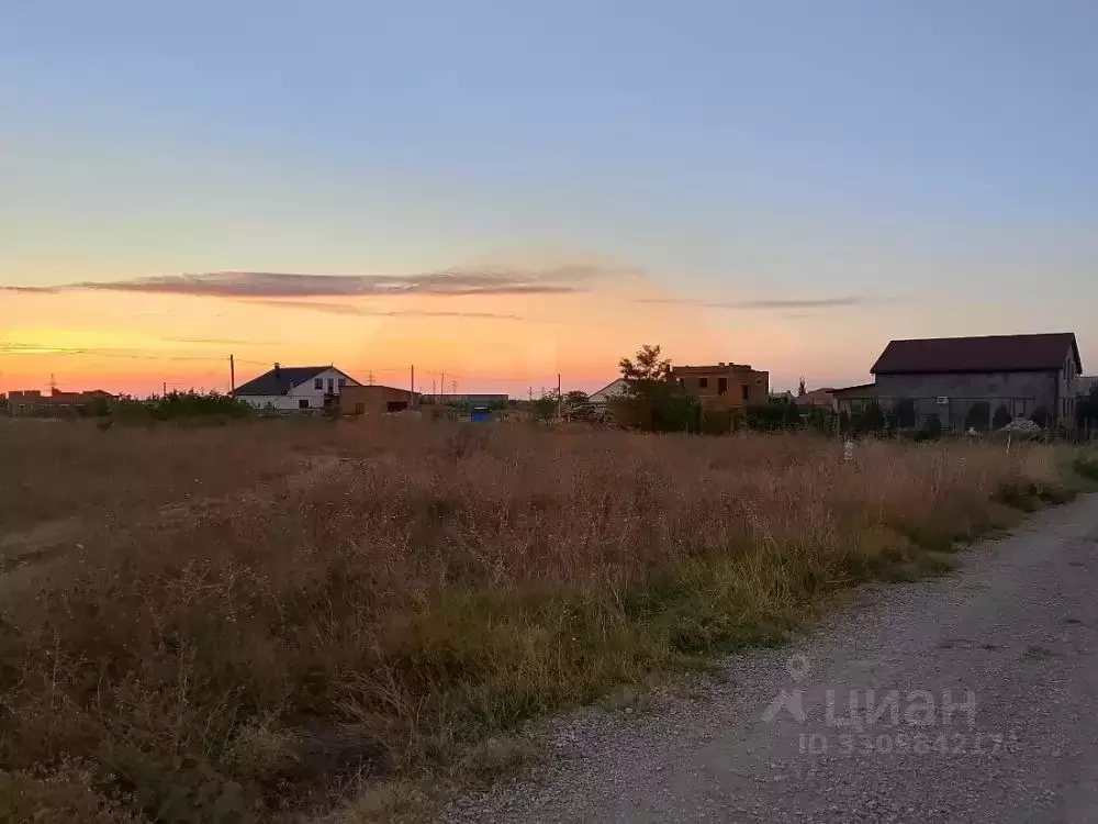 Участок в Крым, Саки ул. Изета Юнусова (6.0 сот.) - Фото 1