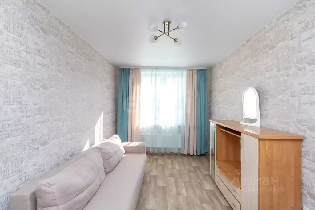 1-к кв. Тюменская область, Тюмень ул. Героев Космоса, 11 (35.0 м) - Фото 1