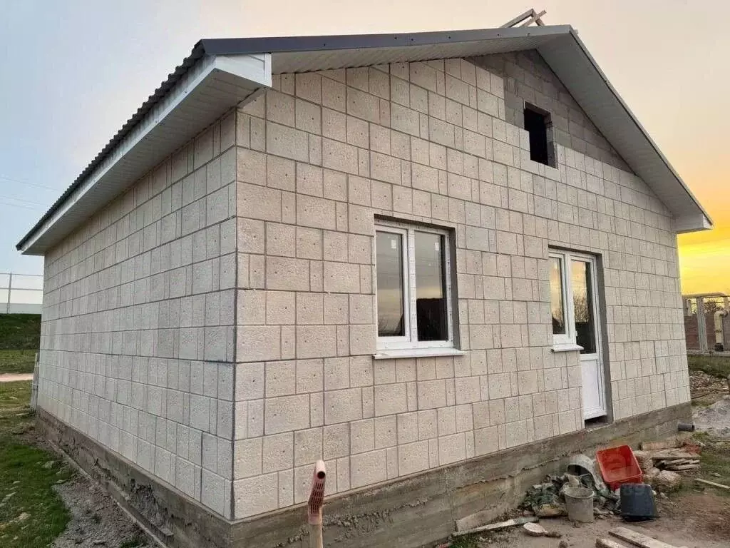 Дом в Крым, Симферопольский район, Добровское с/пос, с. Заречное ул. ... - Фото 1