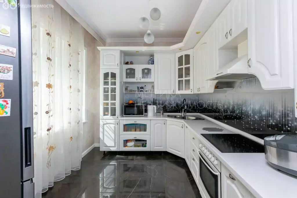 4-комнатная квартира: Тюмень, улица Шиллера, 46к2 (150 м) - Фото 1