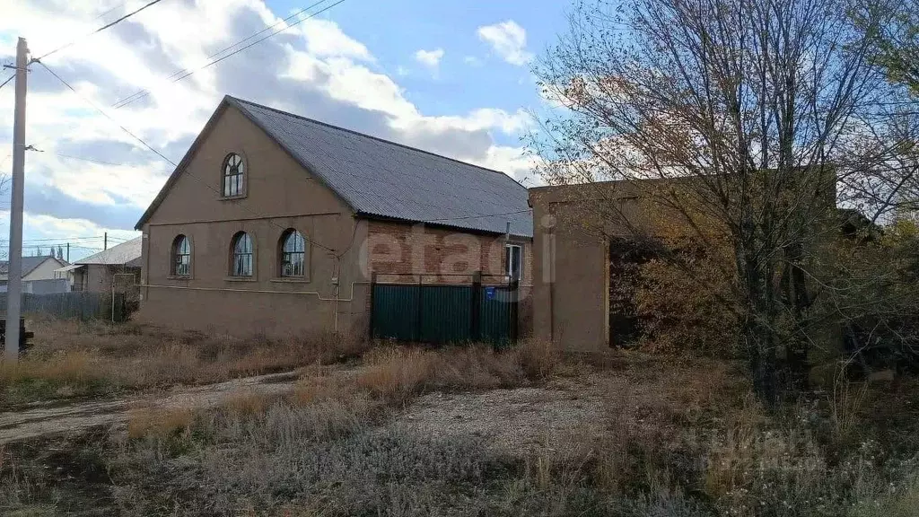 Дом в Оренбургская область, пос. Акбулак ул. Заречная, 11 (167 м) - Фото 1