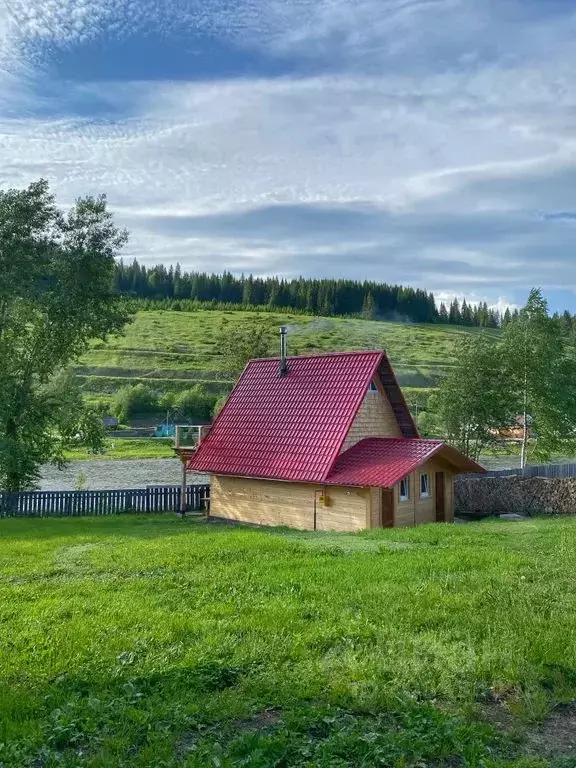 Дом в Пермский край, Губахинский муниципальный округ, Усьва рп ул. ... - Фото 0