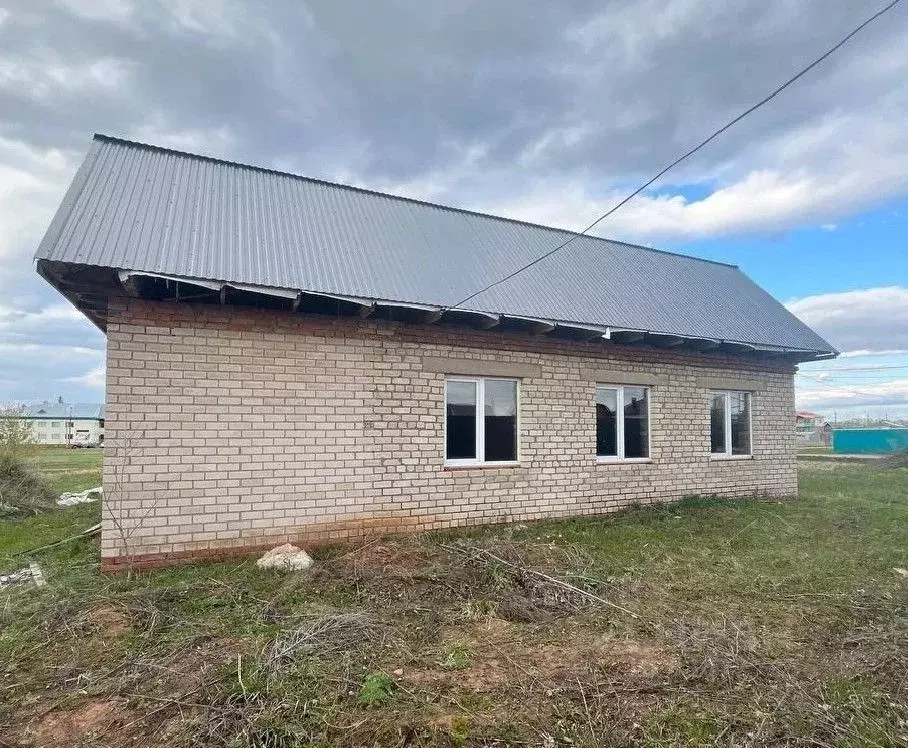 Дом в Башкортостан, Уфимский район, Дмитриевский сельсовет, д. ... - Фото 1