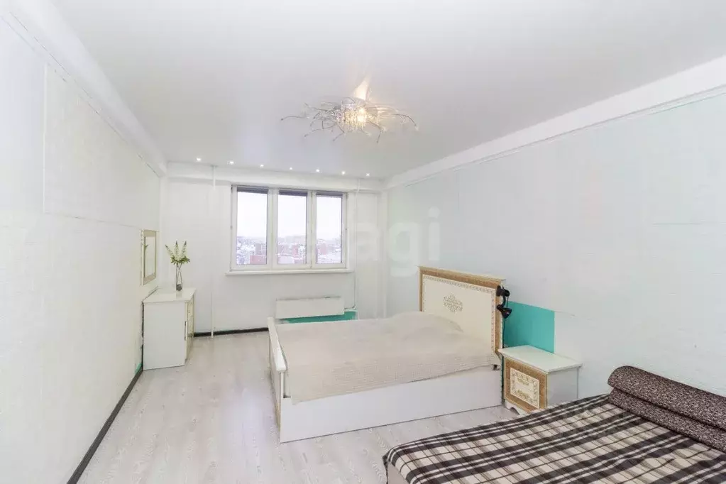 2-к кв. Тюменская область, Тюмень ул. Федюнинского, 7к1 (87.4 м) - Фото 1