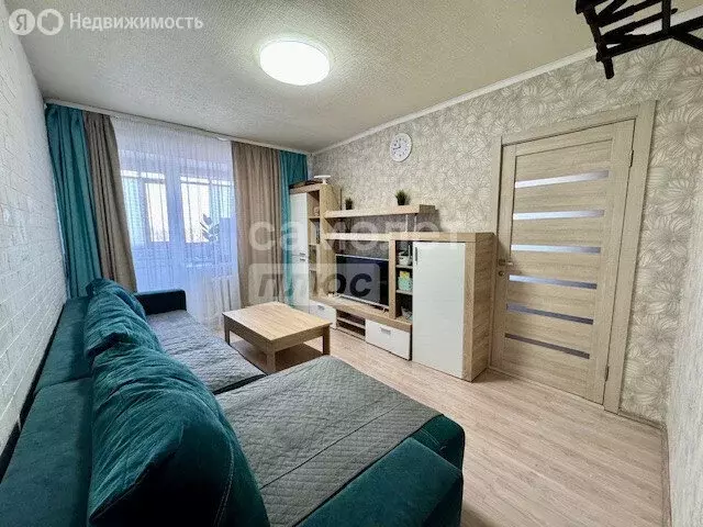 3-комнатная квартира: Ижевск, улица Коммунаров, 192 (48.4 м) - Фото 1