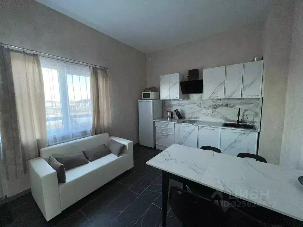 2-к кв. Крым, Сакский район, с. Уютное ул. Янтарная, 3 (52.0 м) - Фото 1