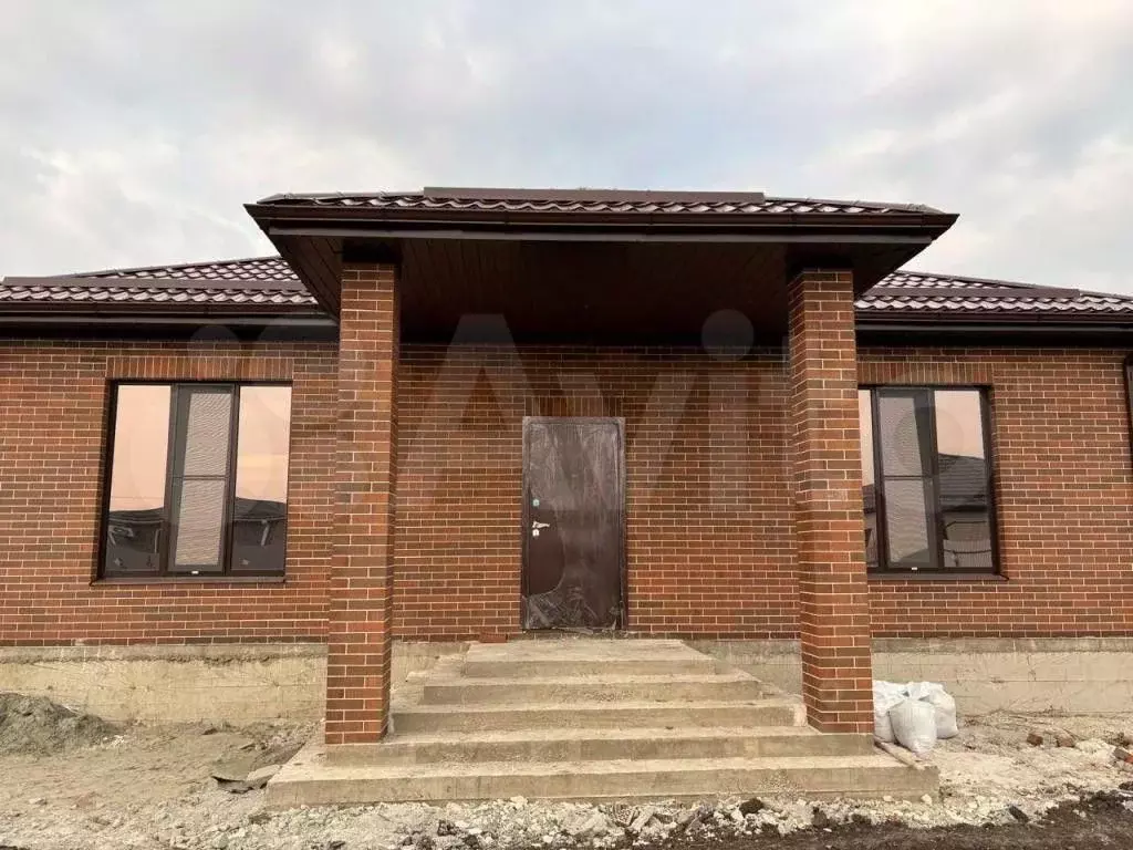 Дом в Краснодарский край, Динской район, Новотитаровская ст-ца ул. ... - Фото 1